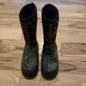 Bogs Kids Boots in Green and Black